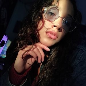 Meet your Posher, Amira